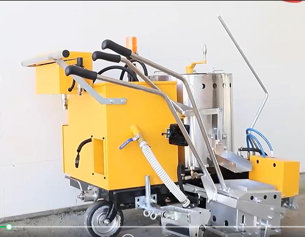 Durable Self-Propelled Thermoplastic Road Marking Machine with Oscillator Weight of 260kg